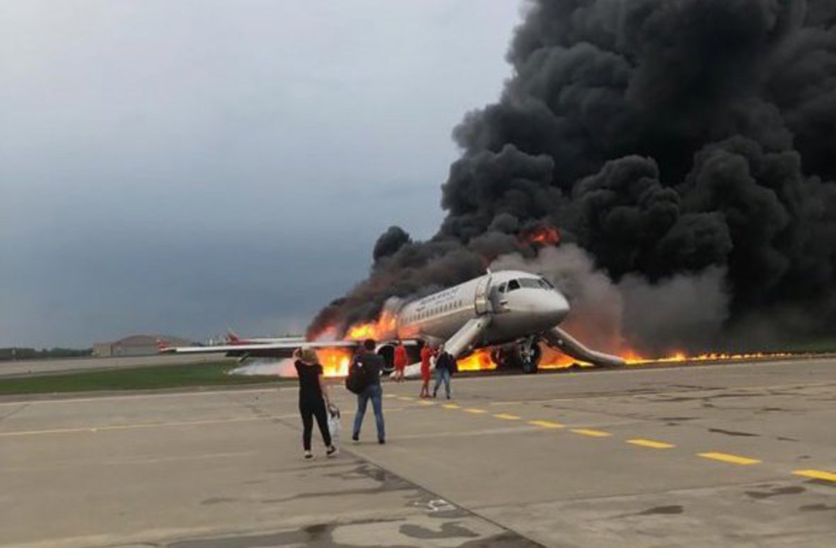 "Летели без радиосвязи": командир сгоревшего самолета в Шереметьево впервые рассказал, что происходило на самом деле