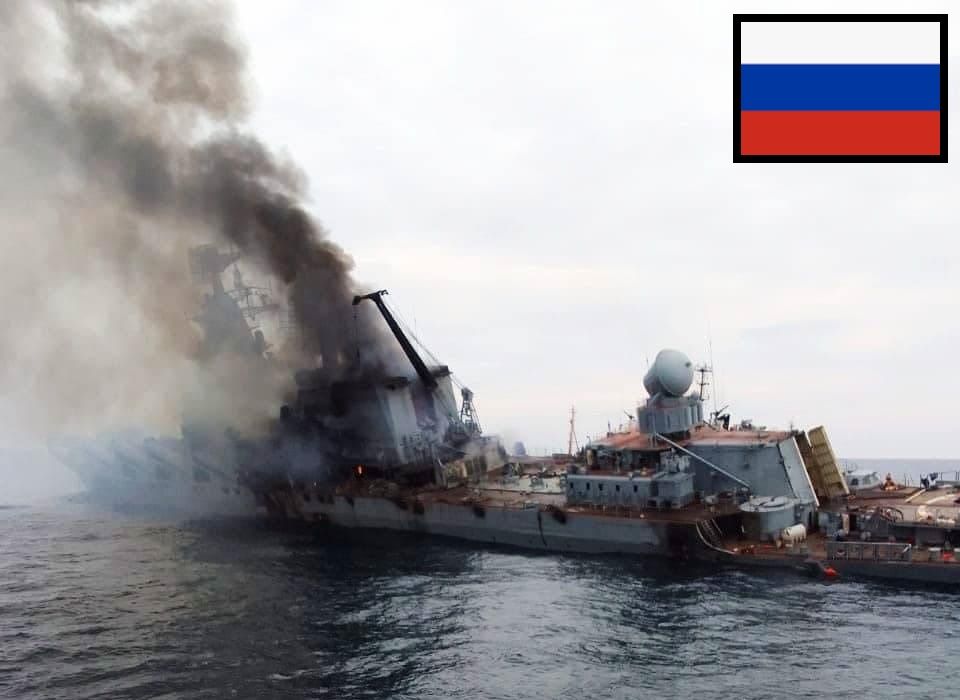 Появилось первое видео тонущего крейсера "Москва": на борту корабля пожар, моряки паникуют