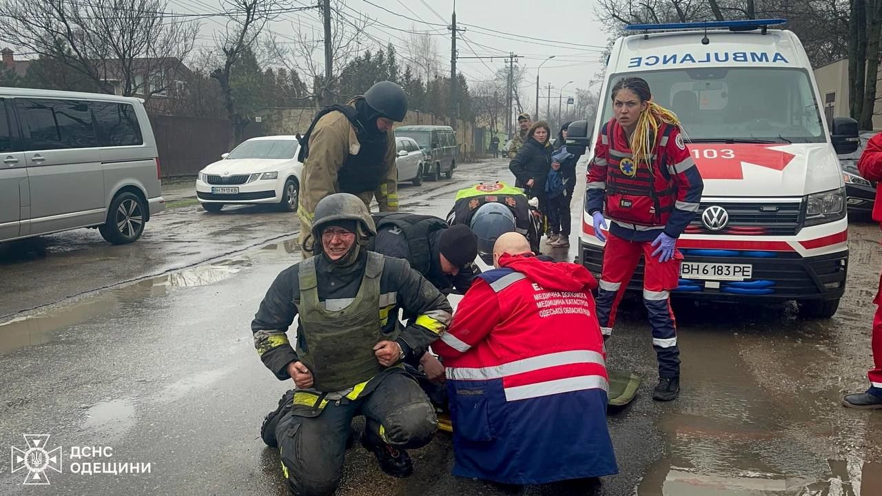 Удар россиян по Одессе: число погибших и раненых вновь возросло, среди жертв полицейские