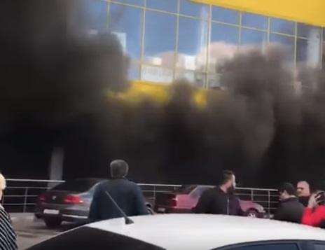 В Москве полыхает рынок "Синдика": страшный пожар охватил огромную площадь, шокированные масштабом ЧП очевидцы показали первые жуткие кадры