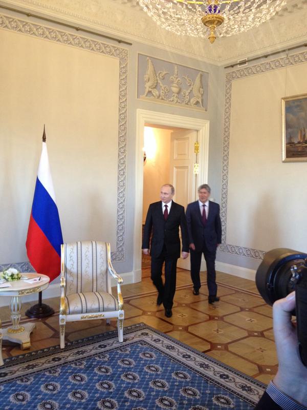 Путин начал встречу с президентом Киргизии