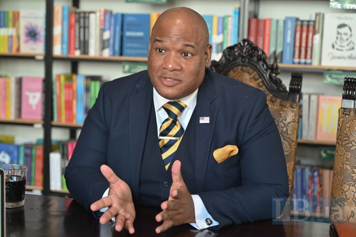 Духовник Трампа Бернс выступил против РПЦ в Вашингтоне: "Режим, который благословляет бомбы"