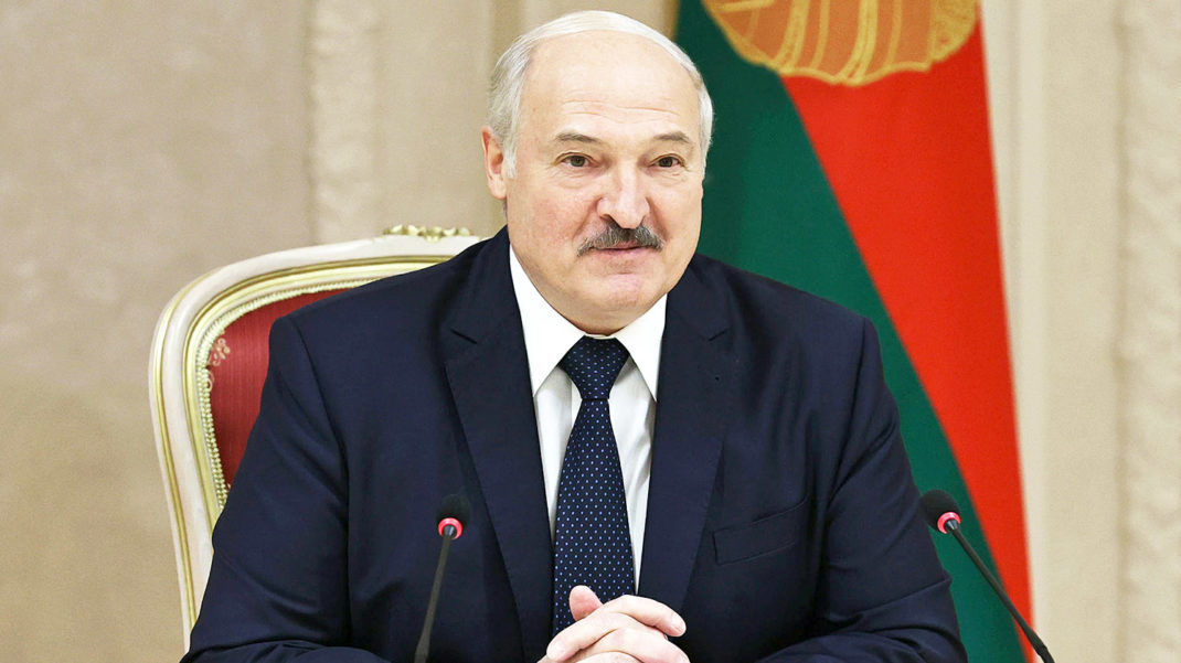 На новогоднем приеме у Лукашенко гостям пели две украинские певицы: СМИ узнали, кто поехал к диктатору