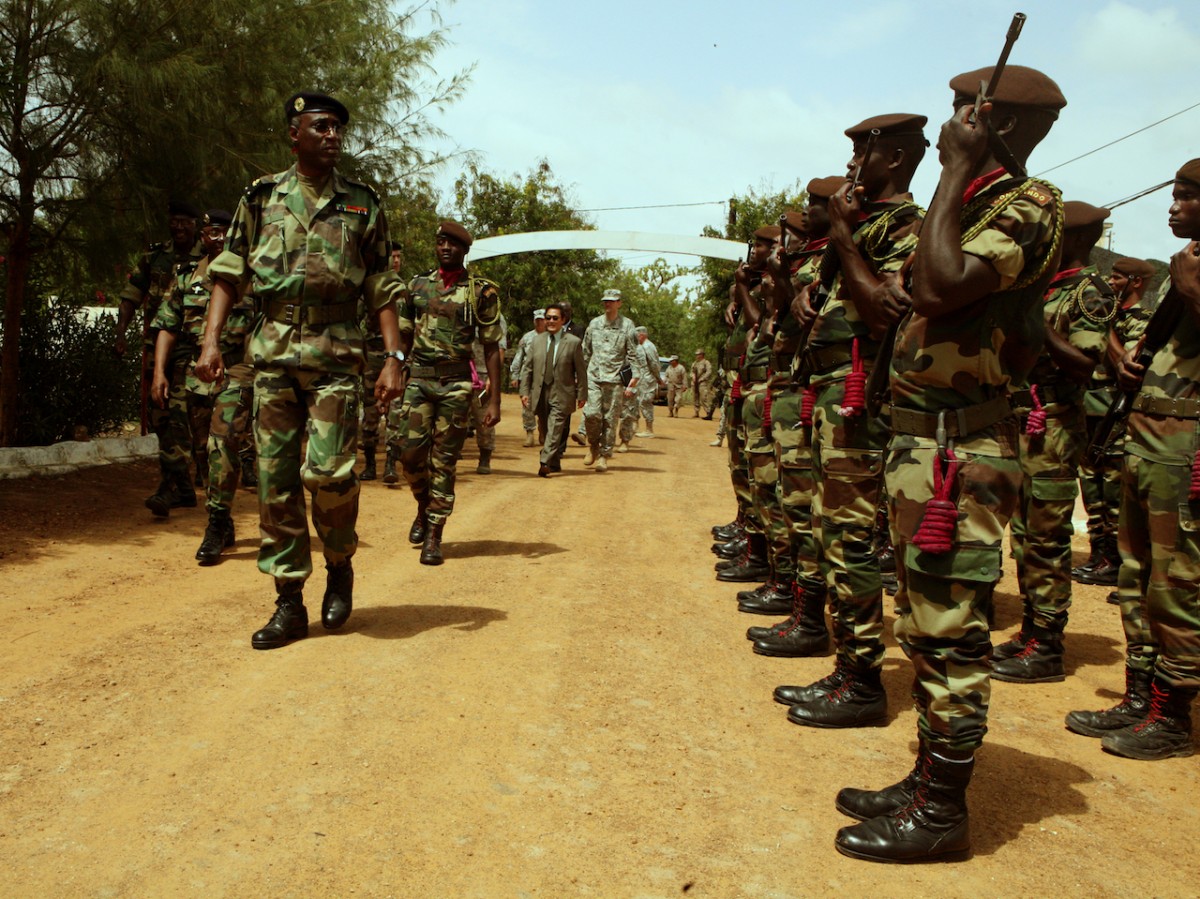 В Африке назревает новая война: армии пяти стран готовят ночное вторжение в Гамбию, чтобы сместить президента, "отменившего" результаты выборов