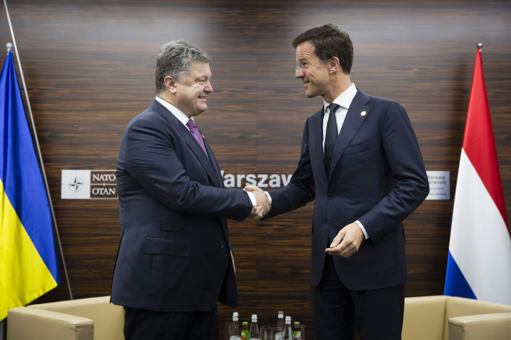 Порошенко призвал премьера Нидерландов способствовать введению безвизового режима между Украиной и ЕС