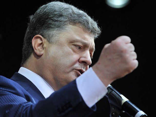 Порошенко: добиваться отвода вооружения на Донбассе нужно всем миром