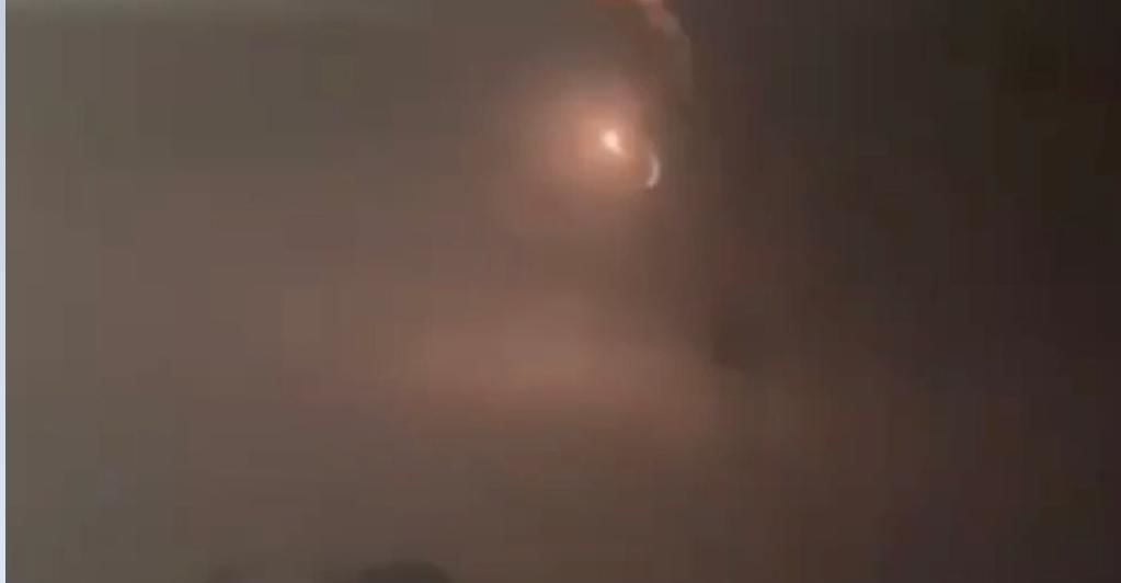 Удар России ракетами по Харькову показали на видео, часть из них рухнула на Белгород