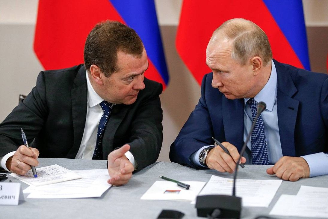 "Це не ми, це все вождь": Медведєв поклав на Путіна повну відповідальність за війну з Україною
