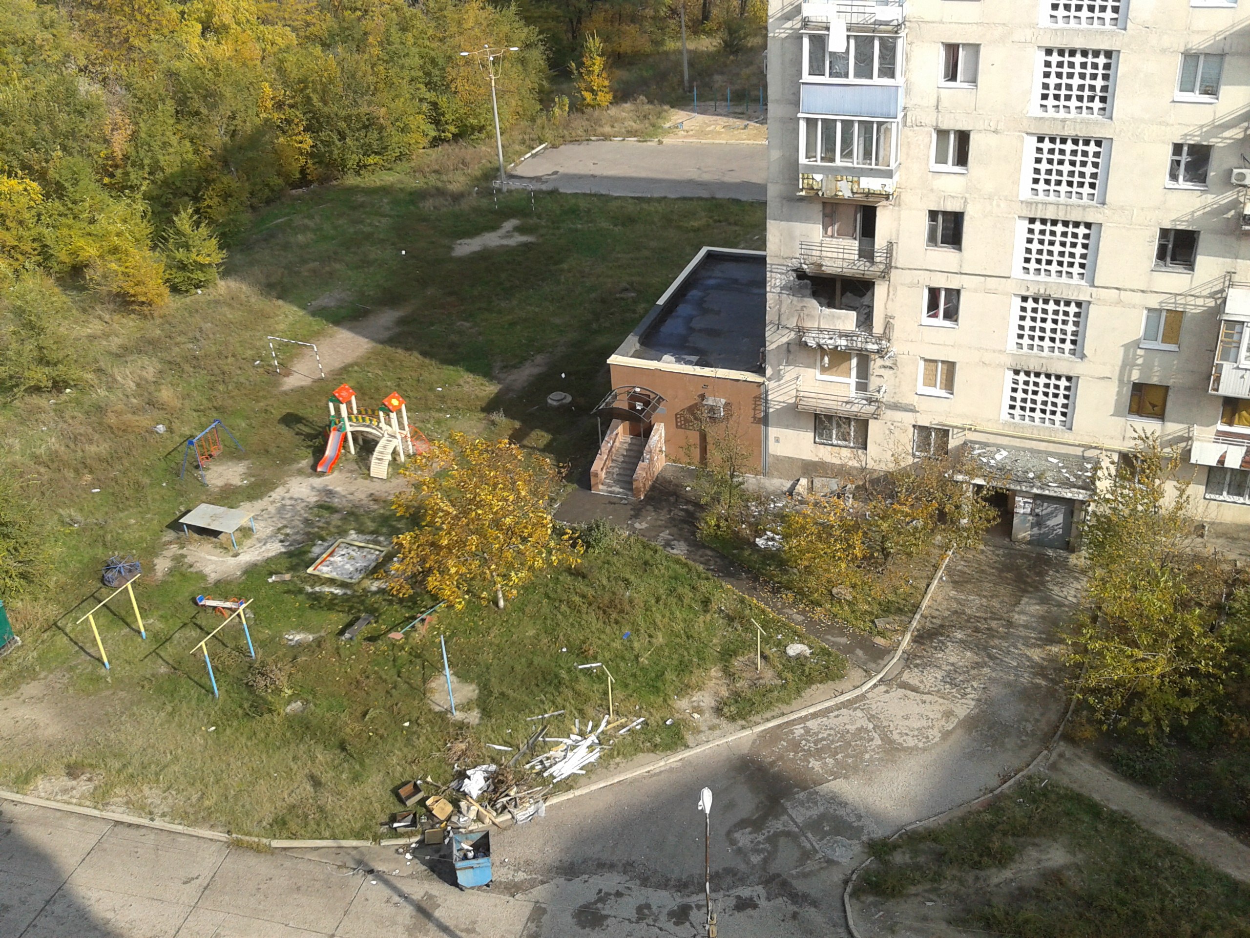 Как сегодня выглядят многоэтажки по улице Листопрокатчиков в Киевском районе Донецка