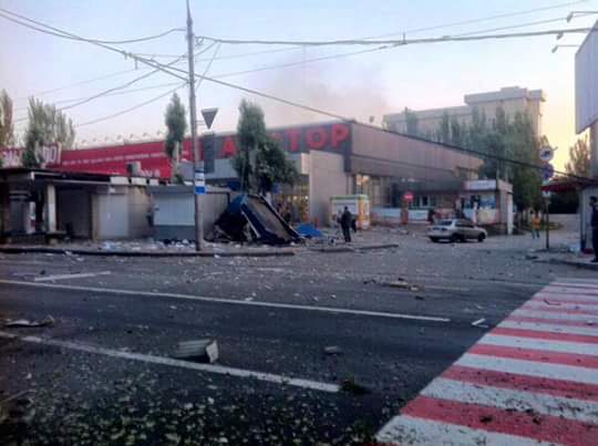 Ситуация в Донецке обострилась: террористы обстреливают центр города и окраины, - штаб АТО