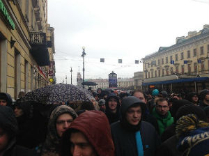У Санкт-Петербурзі активісти змусили поліцію відступити із центральної площі міста