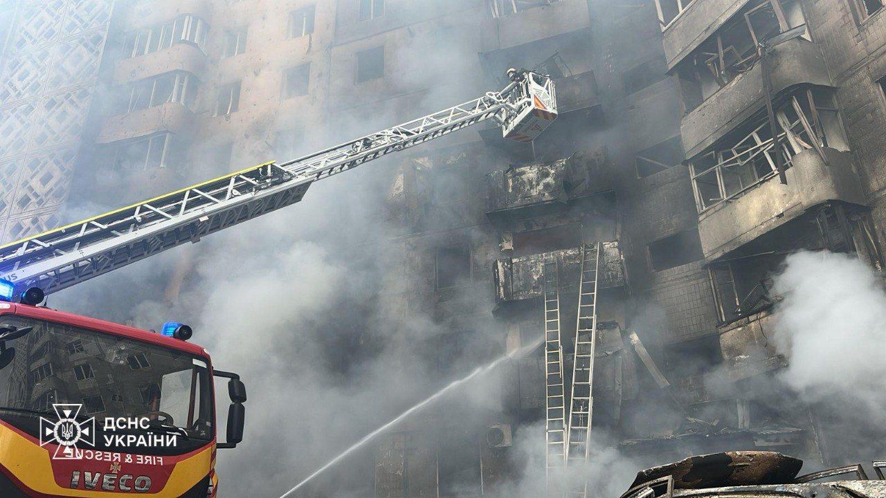 Последствия террора РФ: в Тернополе число жертв растет, среди них дети, во Львове уничтожена "Укрпошта"