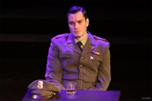 Актер Степан Морозов выпрыгнул из окна в состоянии алкогольного опьнения