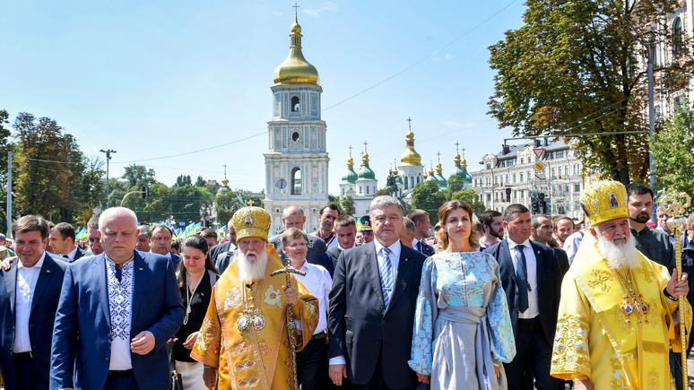 FT: Порошенко и церковь Украины нанесли по Кремлю ответный удар за аннексию Крыма, такого в России просто не ожидали