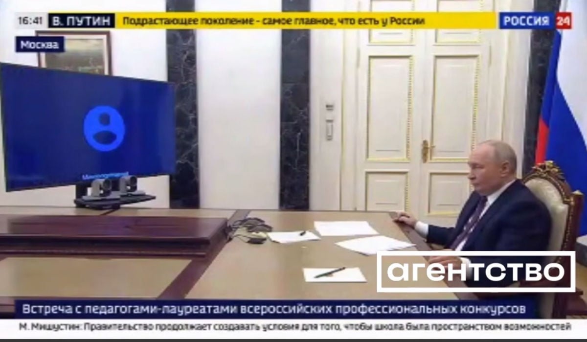 Растерянный Путин попал на видео: в прямом эфире у него потух экран