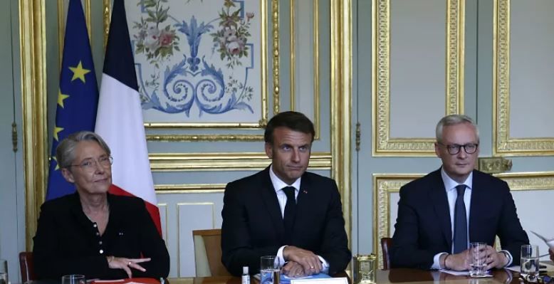 Беспорядки во Франции: Макрон провел заседание оперштаба, ситуация вызвала тревогу в Германии