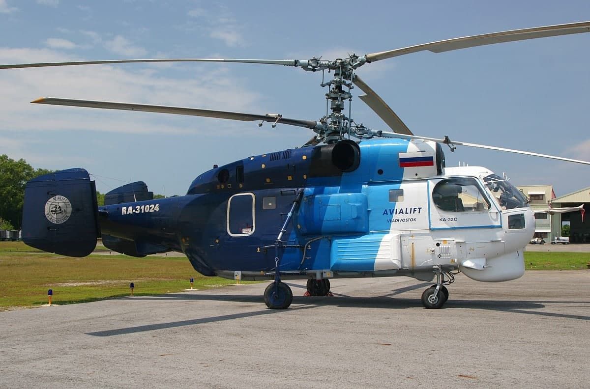 В России рухнул вертолет МЧС "Ка-32": пилот выжил, еще двоих человек ищут