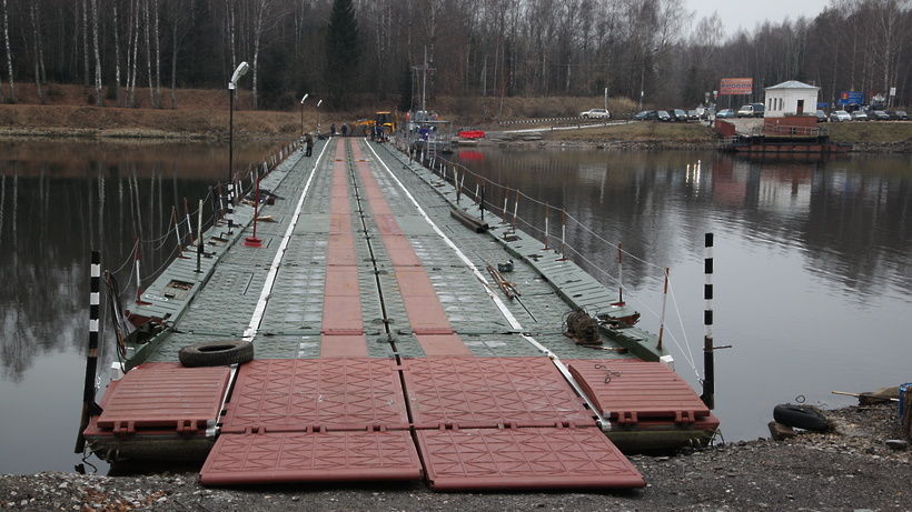 РФ і Білорусь розгорнули понтонний міст через Прип'ять за 6 км від України: з'явилися фото