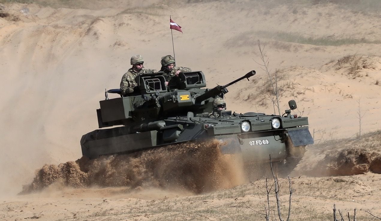 Латвия начала передавать Украине британские боевые машины CVR(T)