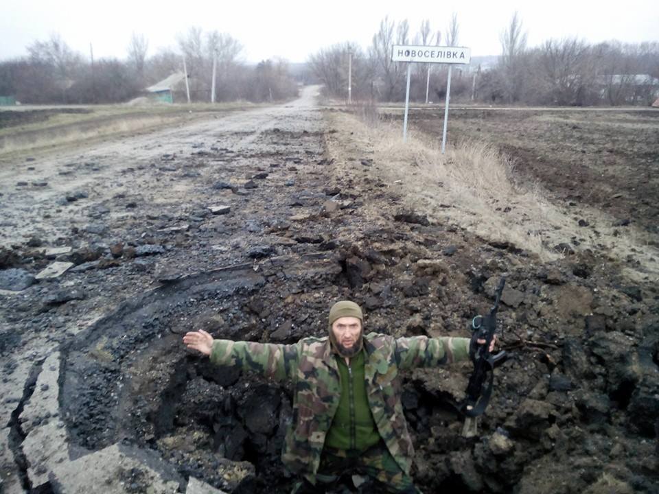 "Азов": боевики обстреляли из "Ураганов" Новоселовку. Один военный погиб