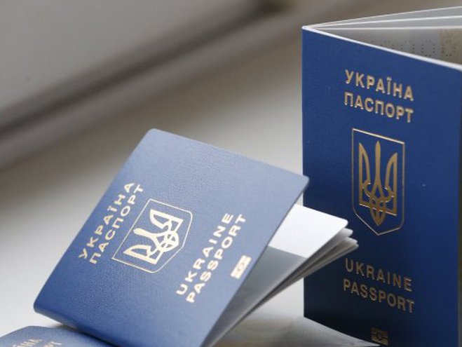 Украинский паспорт "вырос в цене": гражданин России пытался попасть в Киев по липовому документу, который купил за €1000 - ГПСУ