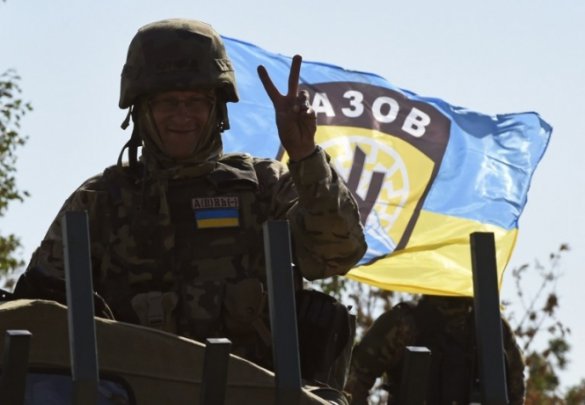 «Азов»: бойцы полка установили флаг Украины под носом у боевиков под Гранитным 