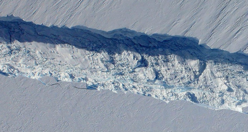 В Антарктиде реальную угрозу новой катастрофы несет ледник размером с два Нью-Йорка: ученые бьют тревогу
