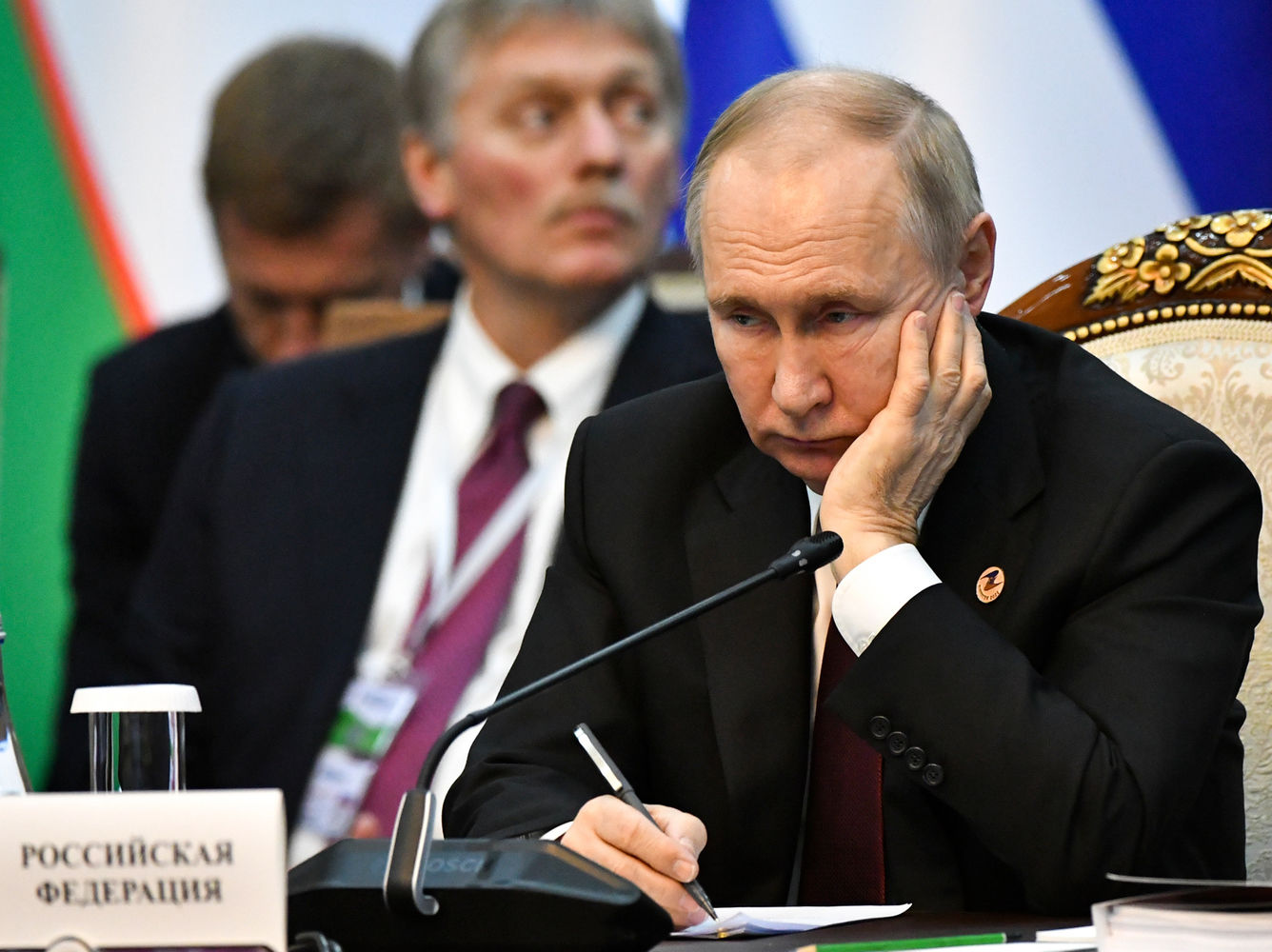 Путин стал токсичен в союзных РФ странах - его популярность погружается на дно
