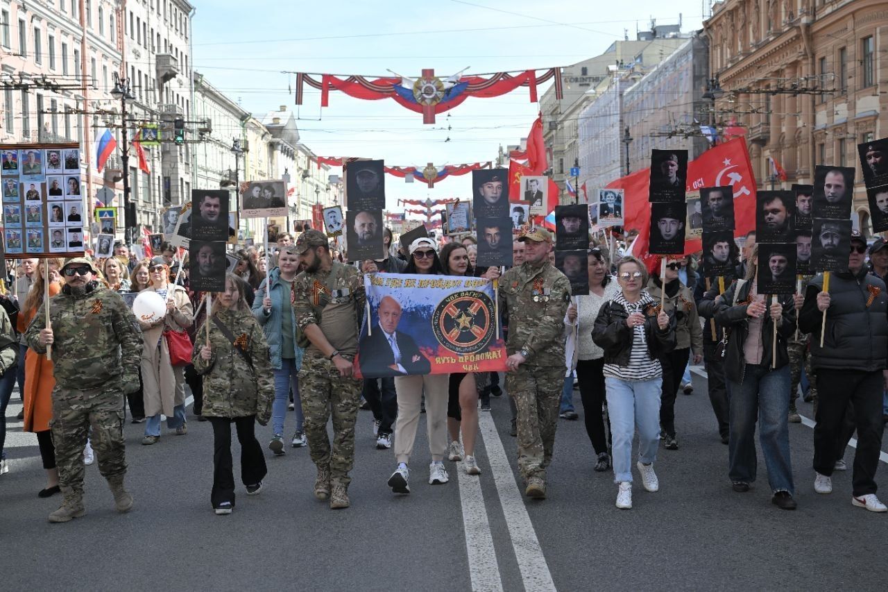 В Петербурге "Бессмертный полк" вышел из-под контроля: туда принесли портрет мятежника Пригожина