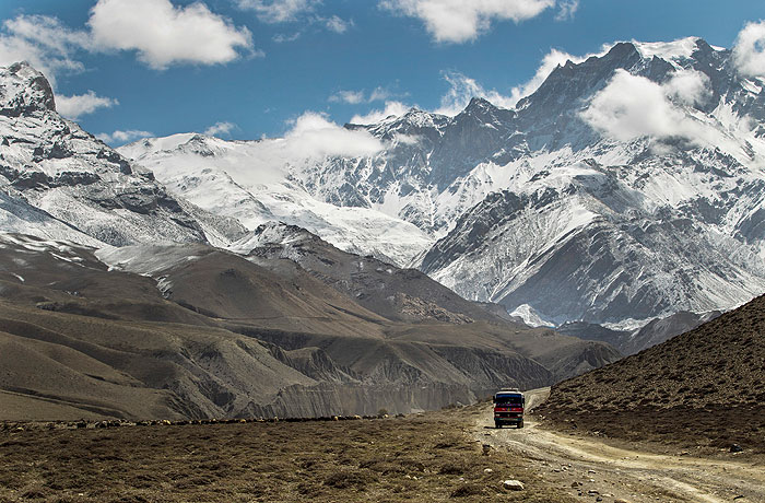 Землетрясение в Непале: найдены тела 84 погибших альпинистов