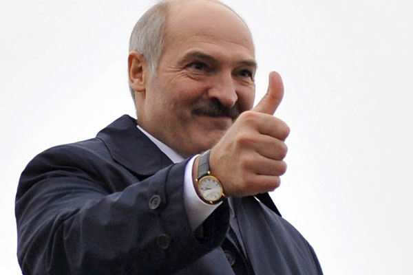 Президент Украины поздравил Александра Лукашенко с победой на выборах