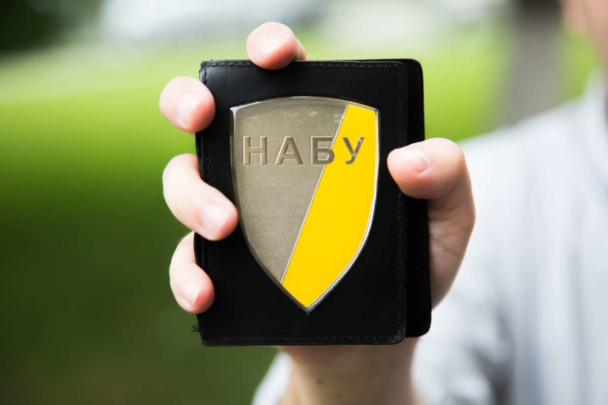 $100 млн, украденных у энергетики Украины, отмыты через офис предателя Деркача: новые детали от НАБУ