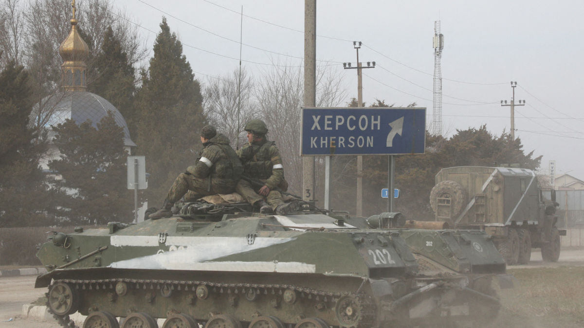 РосЗМІ показали вуличні бої у Херсоні: у місті лунають автоматні черги