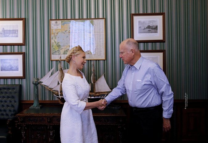 Тимошенко поразила изменениями во внешности ради встречи с губернатором Калифорнии 