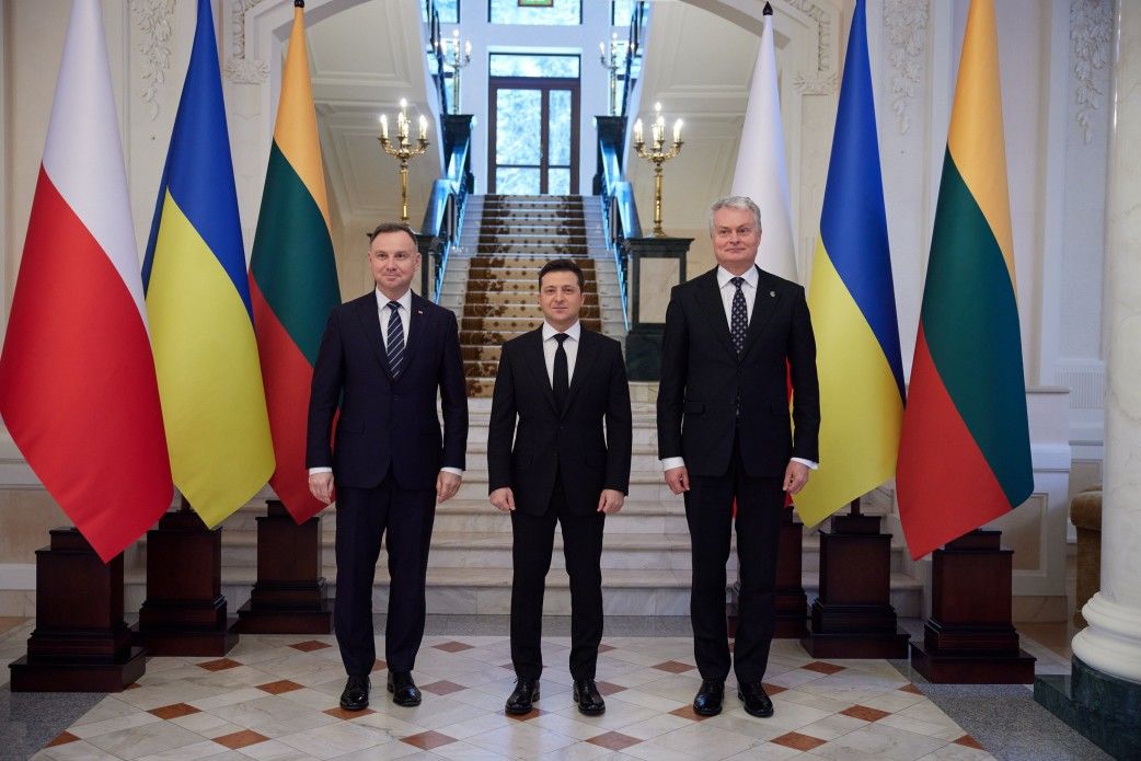 Зеленский обратился к Западу после встречи с президентами Польши и Литвы: "Нам нужна поддержка"