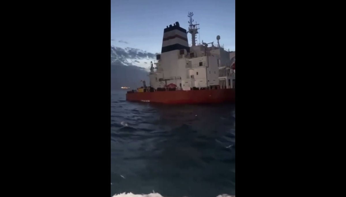 Еще один танкер "теневого флота" Путина идет на дно: судно подбито у берегов Сенегала