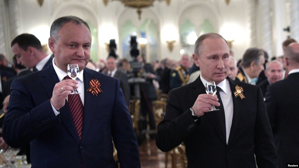 В Молдове пророссийский Додон, проиграв выборы, устроил митинг: "Рано радуетесь! Вы не понимаете, куда лезете"