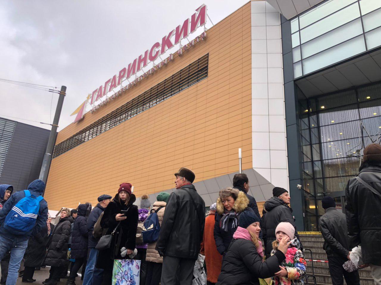 Громкое ЧП в Москве: из 10 торговых центров из-за угрозы взрыва эвакуировали несколько тысяч человек