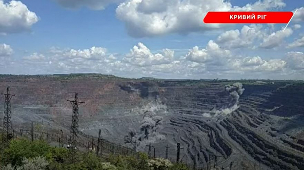 Масштабный взрыв в Кривом Роге: подорвали больше 500 тонн взрывчатки, кадры