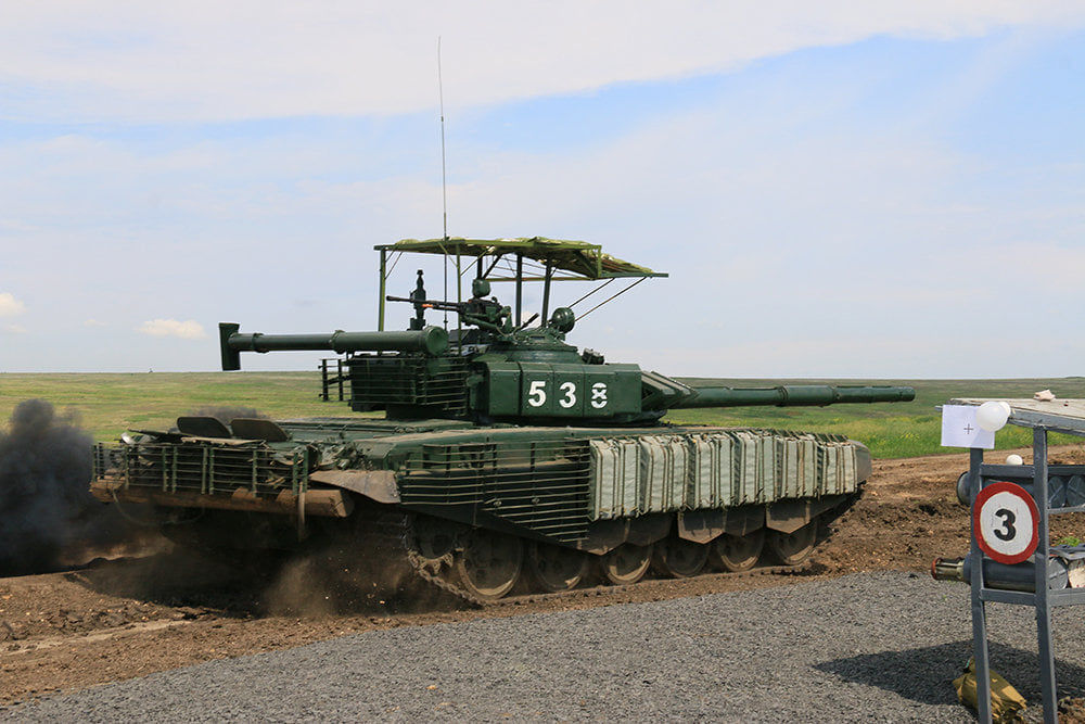 ​Танки "Т-72" ВС РФ на границе с Украиной оснастили козырьками от "Джавелинов" - готовится вторжение