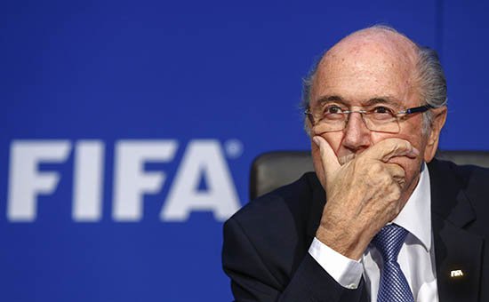 Официально: Блаттер временно отстранен с должности президента ФИФА