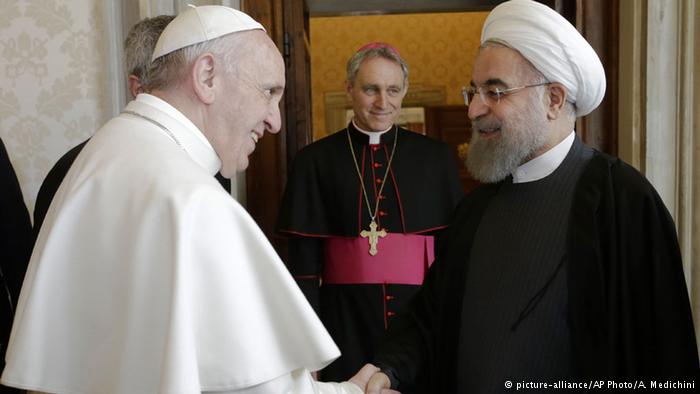 Папа Римский впервые за 17 лет принял в Ватикане президента Ирана