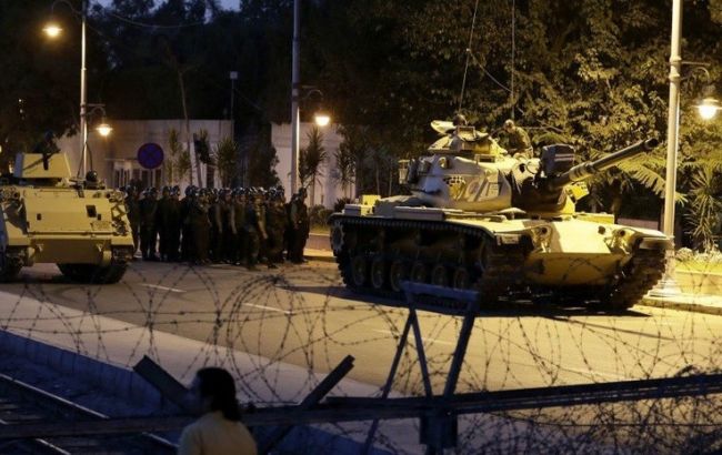 В Турции задержаны десятки высших государственных чиновников: губернаторы, инспекторы и советники