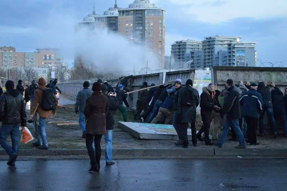 Раненный во время протестов Киеве милиционер - в реанимации