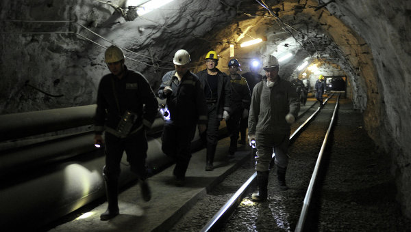 В Донецке восстановлено электроснабжение двух шахт и выведены на поверхность 8 горняков