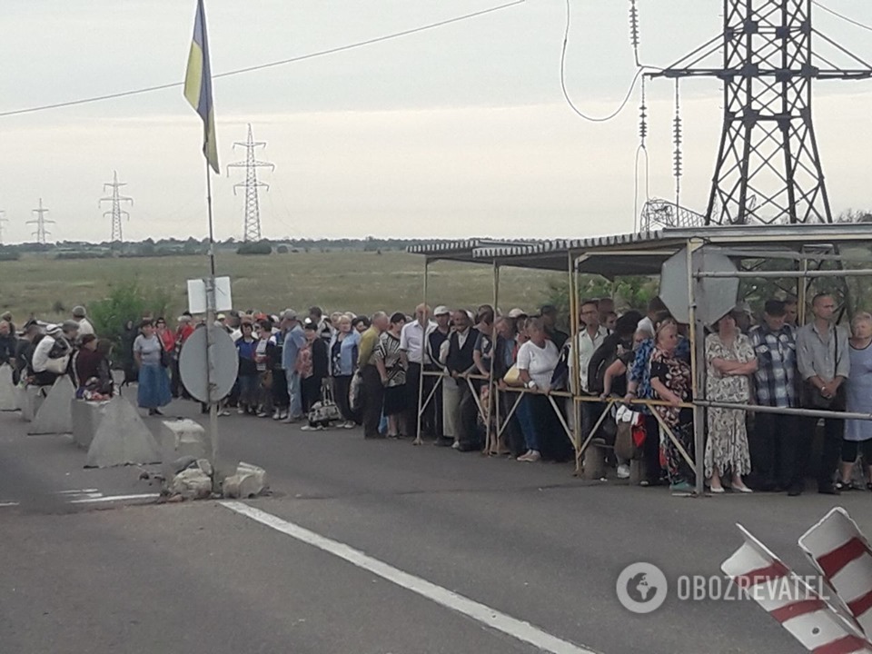 Масштабные очереди на КПП с "ДНР", людям становится плохо: что происходит 
