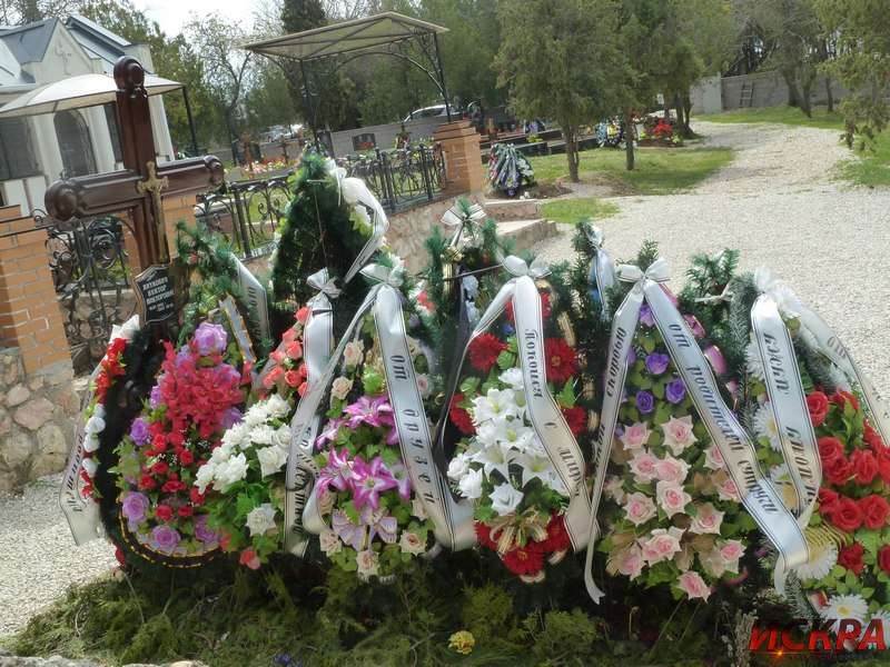 СМИ: на могиле Януковича-младшего появилась табличка. ФОТО