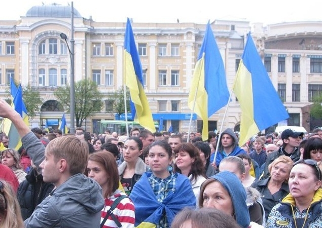 На площади Свободы в Харькове проходят два митинга