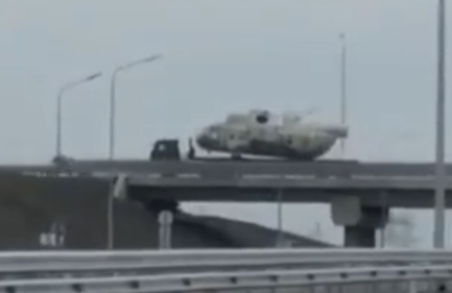 По Крымскому мосту везут боевые вертолеты: что происходит в оккупированном Крыму