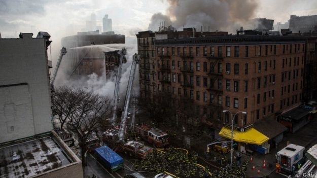 Пожар в Манхэттене: пострадали 22 человека, три здания обрушились и одно повреждено